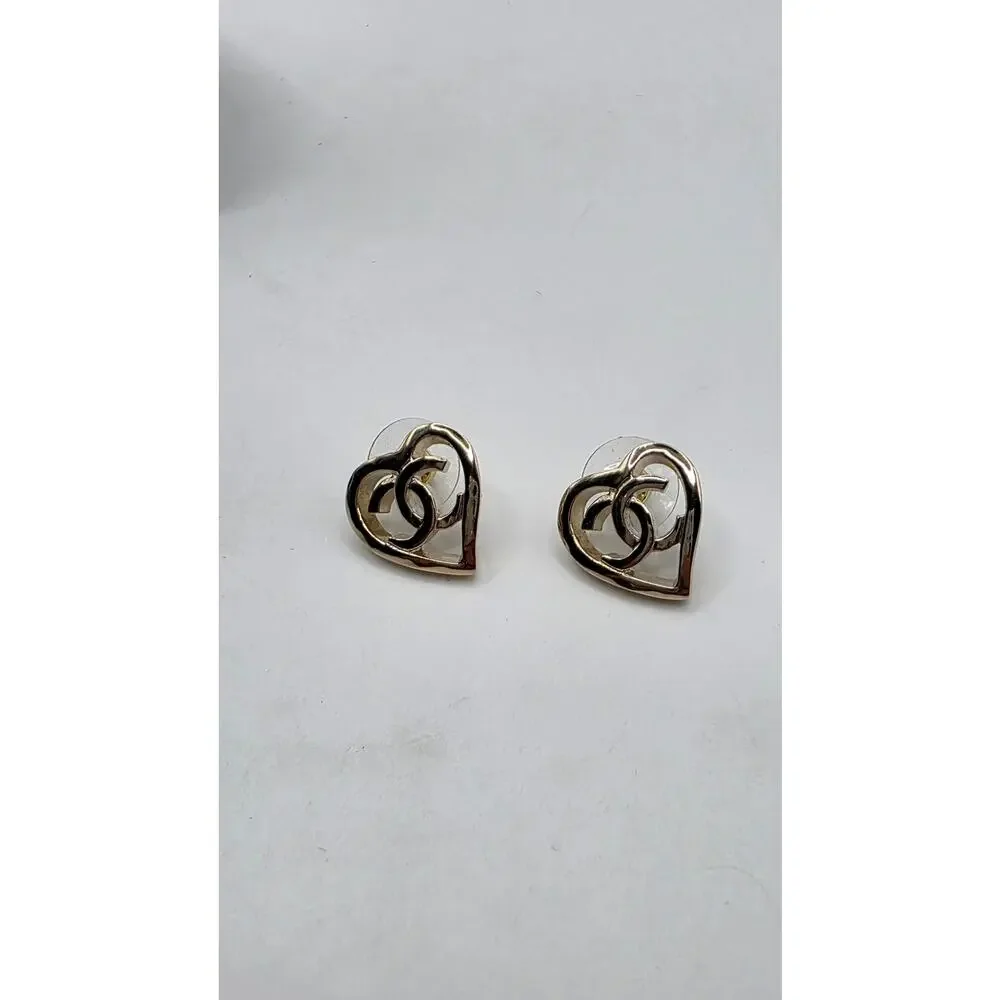 Chanel Gold-tone Interlocking CC Heart Stud Earrings NWT